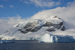 Images Dated 19th February 2014: Antarctica. Antarctic Peninsula. Paradise Harbor. Snowy mountains