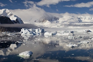 Images Dated 27th January 2006: Antarctica, Antarctic Peninsula, Gerlache strait
