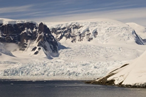 Images Dated 28th January 2006: Antarctica, Antarctic Peninsula, Lemaire Channel