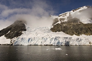 Images Dated 28th January 2006: Antarctica, Antarctic Peninsula, Lemaire Channel