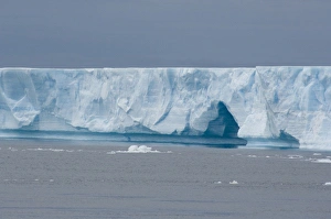 Images Dated 14th March 2010: Antarctica, Antarctic Penninsula, Antarctic Sound. Tabular icebergs