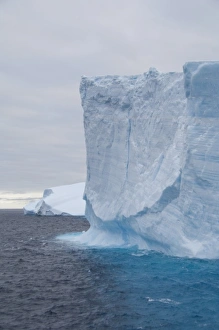 Images Dated 13th March 2010: Antarctica, Antarctic Penninsula. Antarctic Sound, tabular iceberg