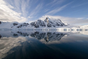 Images Dated 12th March 2010: Antarctica, Antarctic Penninsula. Paradise Harbour (aka Paridise Bay)