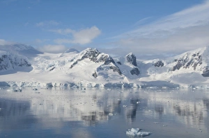 Images Dated 12th March 2010: Antarctica, Antarctic Penninsula. Paradise Harbour (aka Paridise Bay)