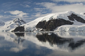 Images Dated 12th March 2010: Antarctica, Antarctic Penninsula. Paradise Harbour (aka Paridise Bay)