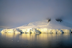 Images Dated 17th April 2024: Antarctica, Leith Cove, Paradise Bay