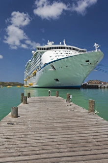 Images Dated 28th March 2012: Antigua and Barbuda, Antigua, St. Johns, Heritage Quay, Cruiseship terminal