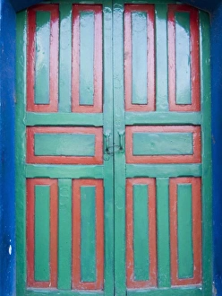 Images Dated 26th March 2007: Antigua, Guatemala. Colored doorway