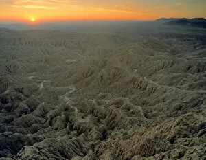 Images Dated 11th April 2008: ANZA BORREGO DESERT STATE PARK, CALIFORNIA. USA. Sunrise over badlands. View