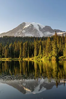 Images Dated 10th January 2023: Aptly named Reflection Lake in Mount Rainier National Park, Washington State, USA