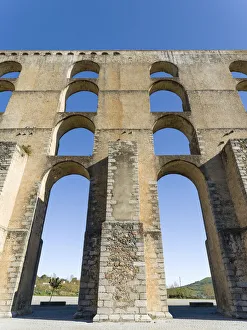 Images Dated 31st March 2016: Aqueduto da Amoreira, the aqueduct dating back to the 16th and 17th century