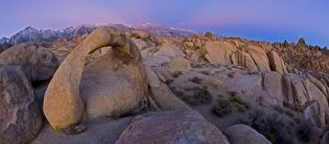 Images Dated 14th November 2005: Arch in Alabama Hills Eastern Sierras near Lone Pine, California