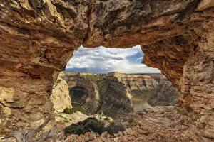 Images Dated 30th June 2018: Arch frames Devils Canyon in the Bighorn National Recreation Area, Montana, USA