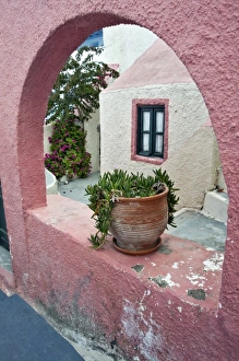 Images Dated 20th May 2010: Arch, Imerovigli, Santorini, Greece