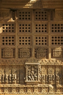 Images Dated 20th June 2007: Architectural details of Sas Bahu Temple, Udaipur, Rajasthan, India