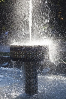 Images Dated 11th March 2009: Argentina, Mendoza Province, Mendoza. Fountain, Plaza Espana