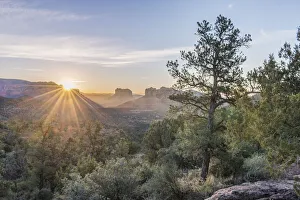 Images Dated 18th January 2022: Arizona, Sedona. Cathedral Rock at sunrise