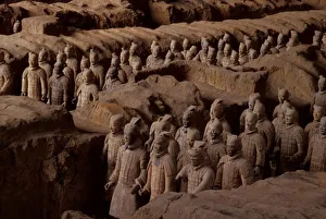 Images Dated 1st December 2004: The Army of terra cotta warriors at Emperor Qin Shihuangdis Tomb, Xian, Shaanxi Province