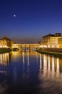 Images Dated 5th May 2011: The Arno River and Ponte Vecchio at night, Florence, Tuscany, Italy
