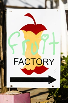 Apple Prints: Artsy signs in Pai, Thailand