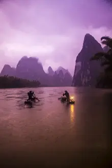 Images Dated 3rd March 2012: Asia; China; Guangxi Zhuang; Xing Ping; Chinas Guangxi Zhuang region Fisherman