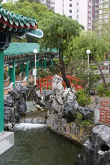 Images Dated 1st April 2007: Asia, China, Hong Kong, Kowloon, Wong Tai Sin district. Good Wish Gardens on the