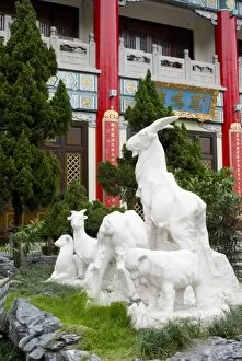 Images Dated 2nd April 2007: Asia, China, Hong Kong, Kowloon, Wong Tai Sin district. White stone statue of a flock