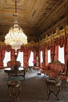 Images Dated 25th July 2007: Asia, Europe, Turkey, Istanbul. Sultans Room in Dolmabahce Palace