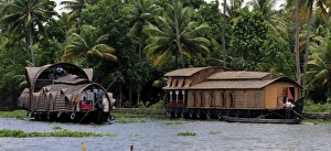 Images Dated 1st April 2007: Asia, India, Kerala (Backwaters). Houseboats float along a Kerala Backwaters canal