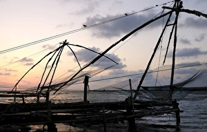 Images Dated 2nd April 2007: Asia, India, Kerala, Kochi (Cochin). A silhouette of a Chinese fishing net