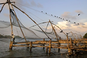 Images Dated 2nd April 2007: Asia, India, Kerala, Kochi (Cochin). A row of Chinese fishing nets