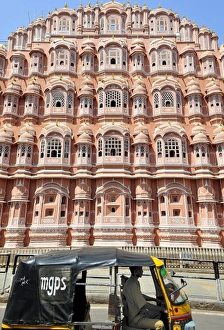 Images Dated 26th March 2007: Asia, India, Rajasthan, Jaipur (Pink City). The Hawa Mahal in Jaipur