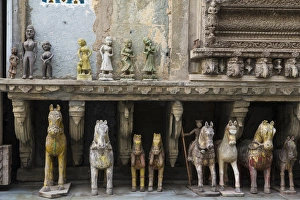 Images Dated 17th January 2014: Asia, India, Rajasthan, Udaipur, terra cotta horses and figurines in city center market