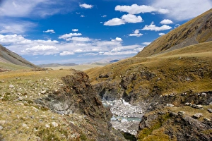 Images Dated 21st August 2015: Asia, Mongolia, Western Mongolia, Bayan Olgii Province, Gashuun Suhayt. River valley