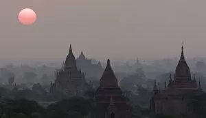 Images Dated 15th March 2006: Asia, Myanmar, Bagan, temples of Bagan