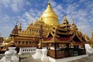 Images Dated 21st December 2007: Asia, Myanmar (Burma), Bagan (Pagan). The Shwe Zigon Pagoda in Bagan