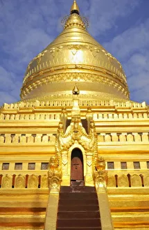 Images Dated 21st December 2007: Asia, Myanmar (Burma), Bagan (Pagan). The Shwe Zigon Pagoda in Bagan
