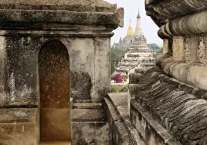 Images Dated 22nd December 2007: Asia, Myanmar (Burma), Bagan (Pagan). Various temples at Bagan