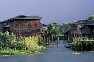 Images Dated 1st December 2004: Asia, Myanmar, Inle Lake. A floating village on water