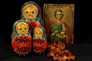 Images Dated 16th November 2006: Asia, Russia. Typical Russian handicrafts. Traditional Matrushka (nesting) dolls