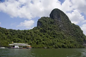 Images Dated 19th April 2009: Asia, Thailand, Phang-Nga National Park. Phang Nga Bay off the coast of Phuket. Typical