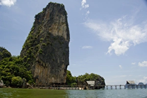 Images Dated 19th April 2009: Asia, Thailand, Phang-Nga National Park. Phang Nga Bay off the coast of Phuket. Island