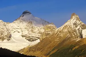 Images Dated 14th May 2010: Athabasca and Hilda Peaks with Hilda Glacier part of the Columbia Icefields in Jasper