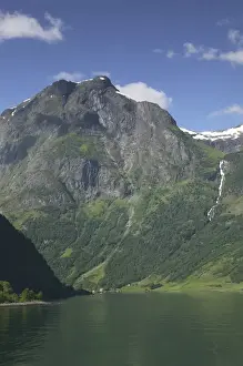 Images Dated 8th June 2004: Aurland fjord / Naeroy Fjord between Flam and Gudvagan is situated in the innermost