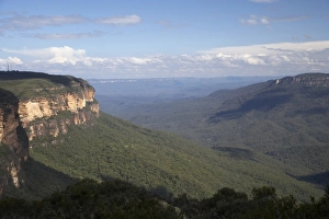 Images Dated 14th April 2009: Australia, New South Wales, Blue Mountains, View across Kings Tableland and Jamison