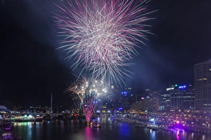 Images Dated 8th February 2014: Australia, New South Wales, NSW, Sydney, Darling Harbour, fireworks