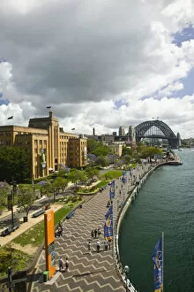 Images Dated 11th November 2007: AUSTRALIA, New South Wales (NSW), Sydney. Overhead view of Sydney Cove Walkway aith