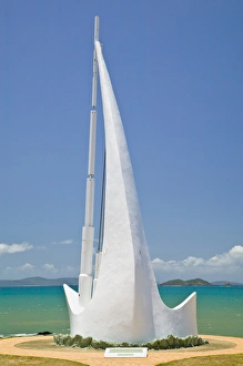 Images Dated 30th October 2007: AUSTRALIA, Queensland, Capricorn Coast, Emu Park. Churchill Lookout- Singing Ship