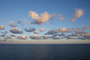 Images Dated 4th May 2014: Australia, South Australia, Adelaide. Sunrise with cloudd on the Indian Ocean off