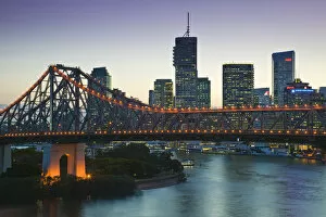 Images Dated 23rd October 2007: AUSTRALIA, State of Queensland, Brisbane. Evening view of the Story Bridge and Riverside